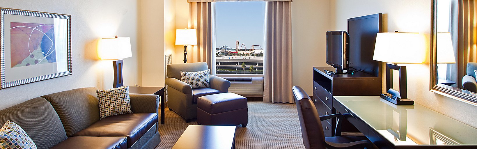 Holiday Inn & Suites Across from Universal Orlando